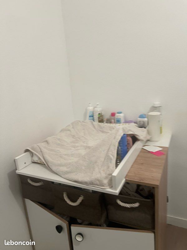 Commode (image 1)