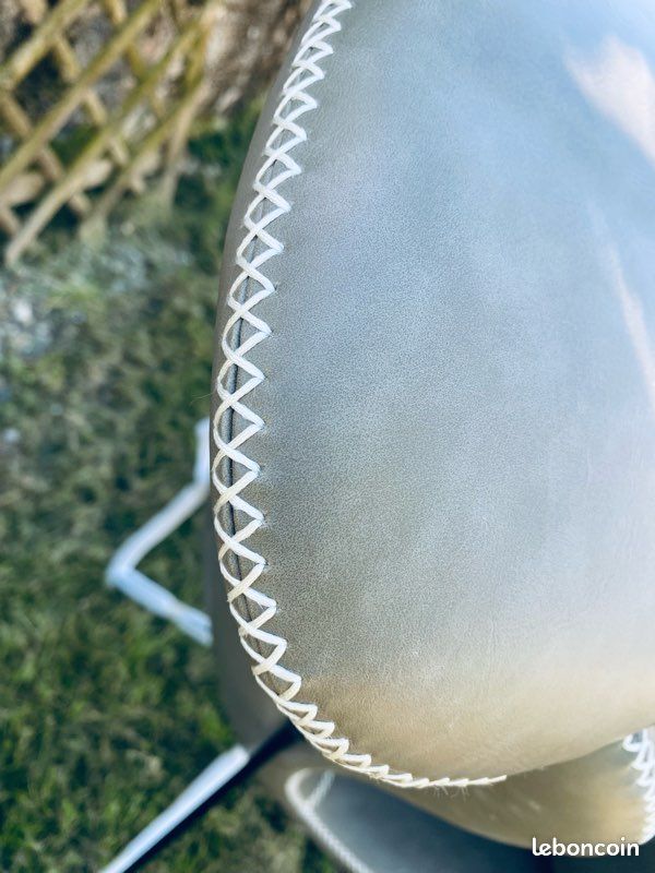 Paire de fauteuils neufs en simili vert amande pieds métal (image 8)