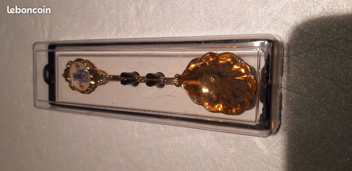 Petite cuillere de collection Winchester cathedral (image 1)