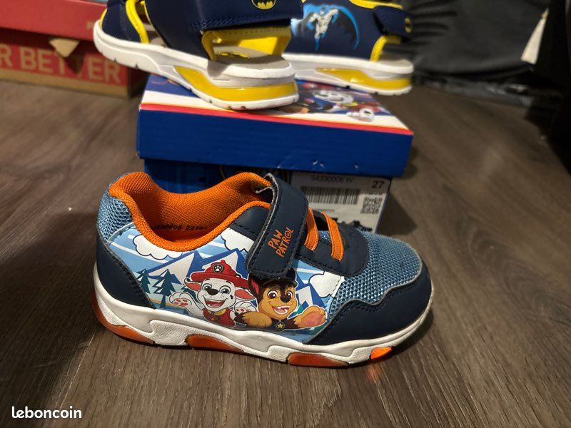 LOT DE 2 PAIRES ENFANT – 15 Je vends 2 paires de chaussures enfant (image 1)