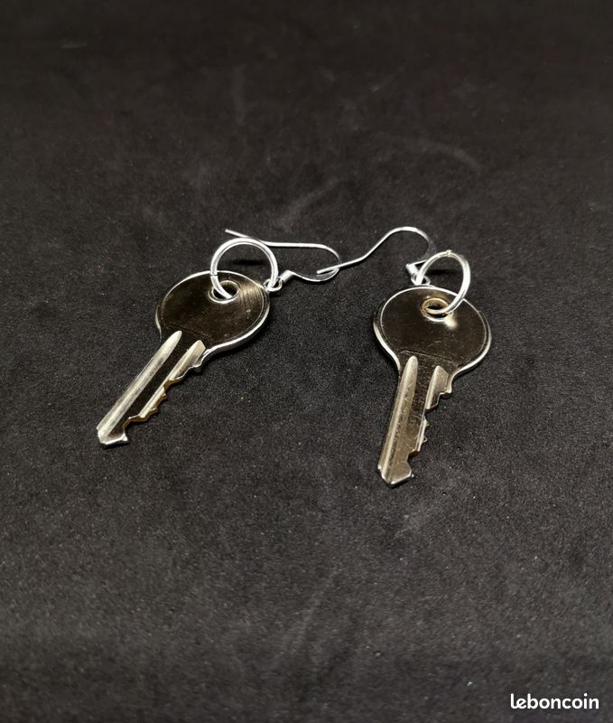 Boucles d'oreilles clés argentées (image 8)