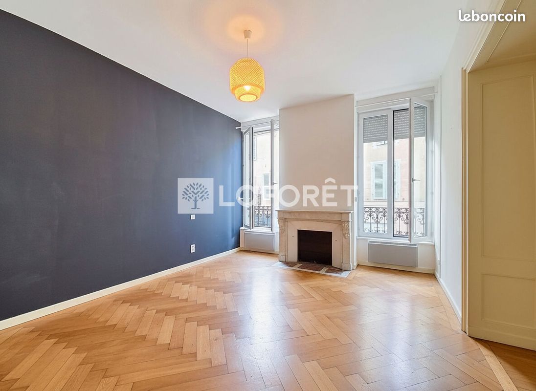 Immeuble 9 pièces 193 m² · à Gray · 193 m² · 229 312 €