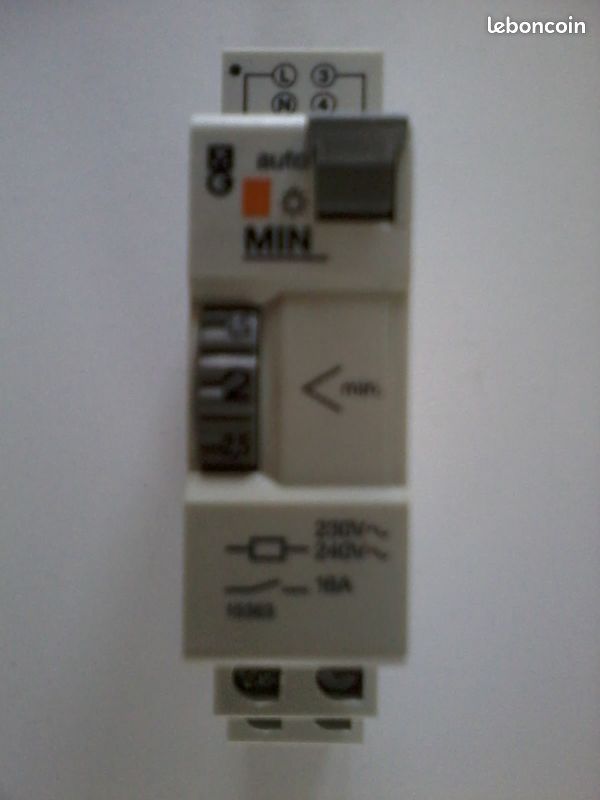 Minuterie MERLIN GERIN Neuve (image 1)