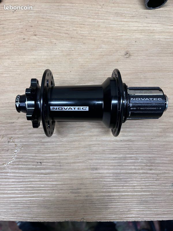 Moyeux Novatec 36 Trous Roulements Industriels, Noir Brillant, Serrage Rapide