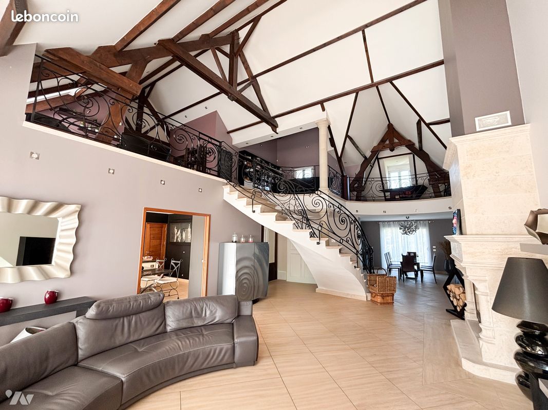 Maison 5 pièces 360 m² · à Dormelles · 360 m² · 875 000 €