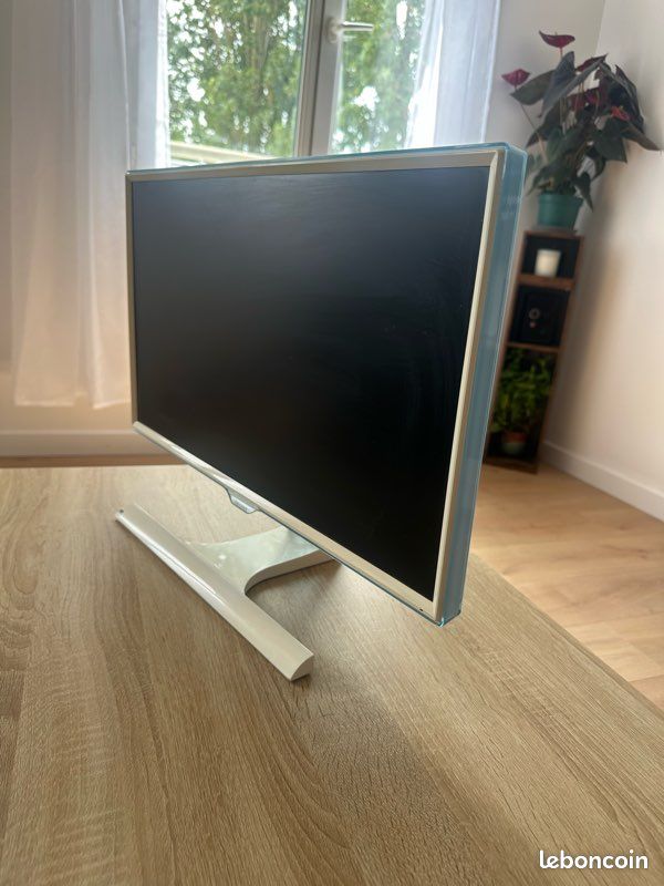 Écran Samsung 63 cm en diagonale (image 2)