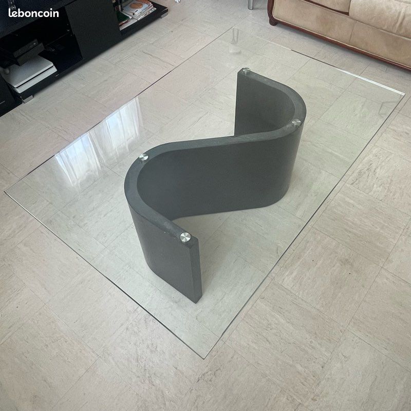 Table basse en verre avec pied design (image 1)