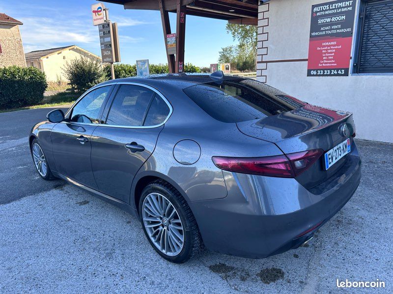 Alfa Romeo Giulia 2.2 JTD 16V 180 cv AT8 LUSSO BOÎTE AUTOMATIQUE LED 2018 (image 7)