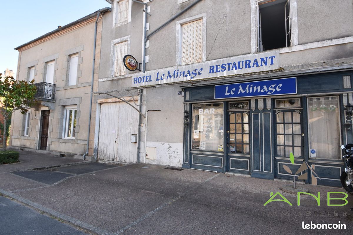 Maison 14 pièces 300 m² · à Piégut-Pluviers · 300 m² · 129 200 €