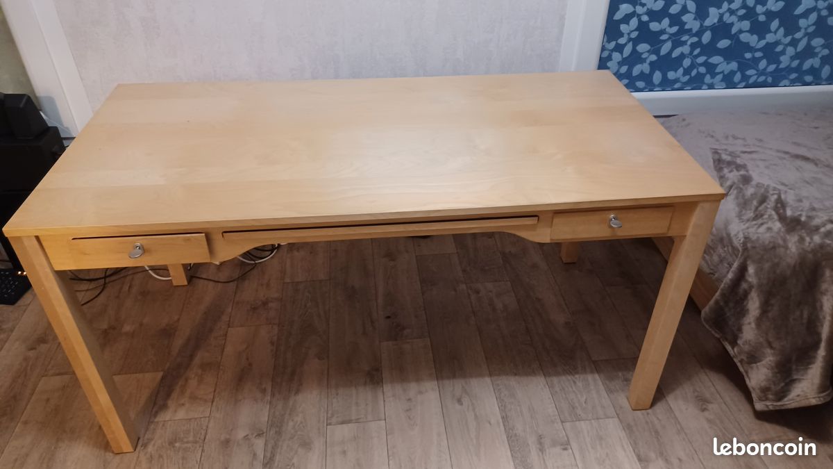 Bureau (image 1)