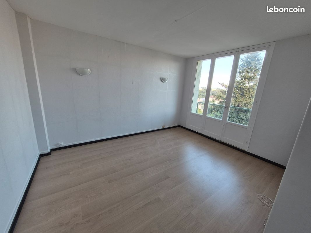 Appartement 2 pièces 43 m² · à Pont-Saint-Esprit · 43 m² · 48 000 €