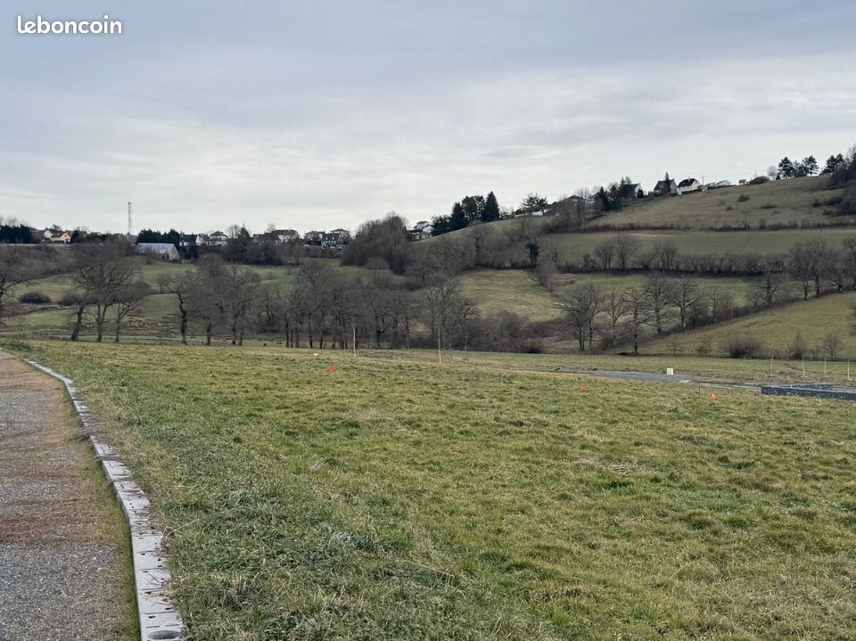 Terrain 831 m² Aurillac · 39 888 €