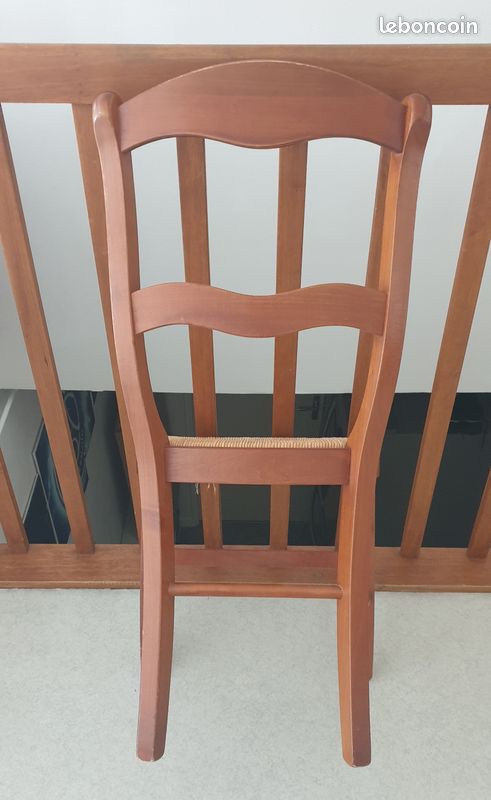 A vendre Lot de 4 chaises teintée merisier en hêtre massif (image 1)