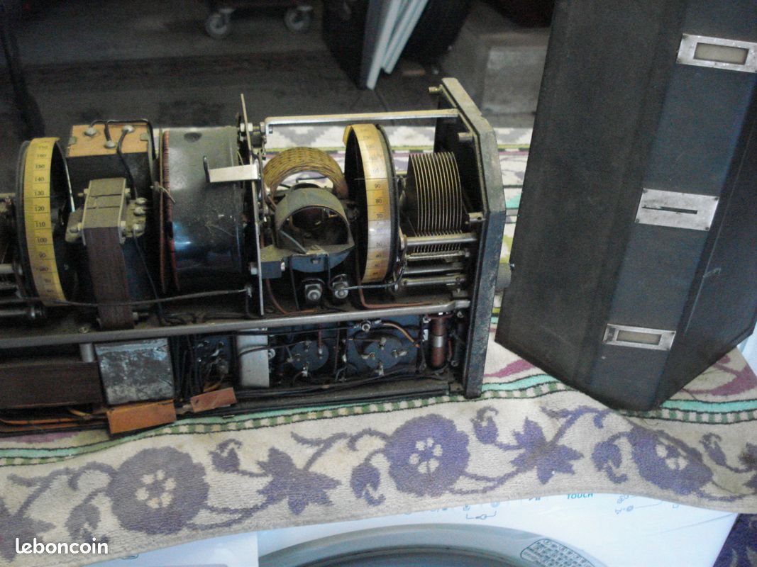 Poste de radio ancien (image 1)