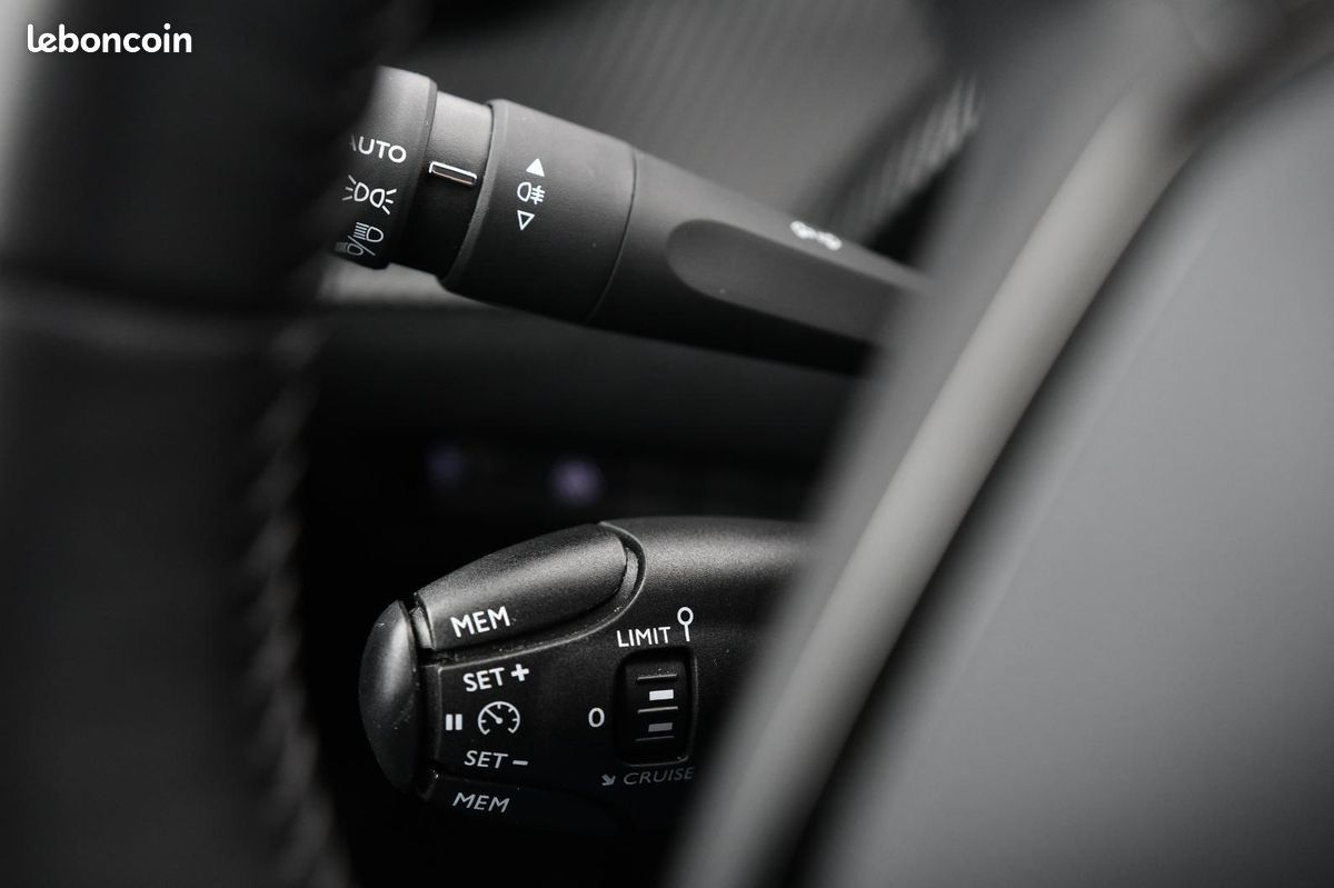 PEUGEOT 208 PureTech 100 S&S BVM6 Allure (image 18)