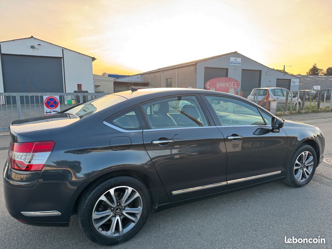 Citroen C5 Phase II 2.0L BLUE HDI 150CV PACK MILLENIUM 136 000KM JA17/S&S/LED/GPS/SEMI-CUIR/RADAR/REGUL/ATTELAGE 07.2016 (image 3)
