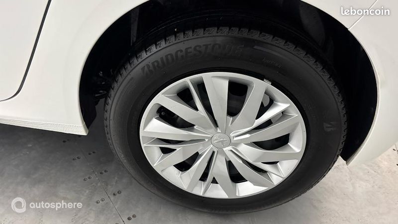 Peugeot 208 1.2 PureTech 75ch S&S Like (image 29)