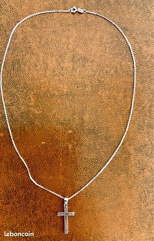 Chaîne pendentif croix pavé zirconium (image 3)