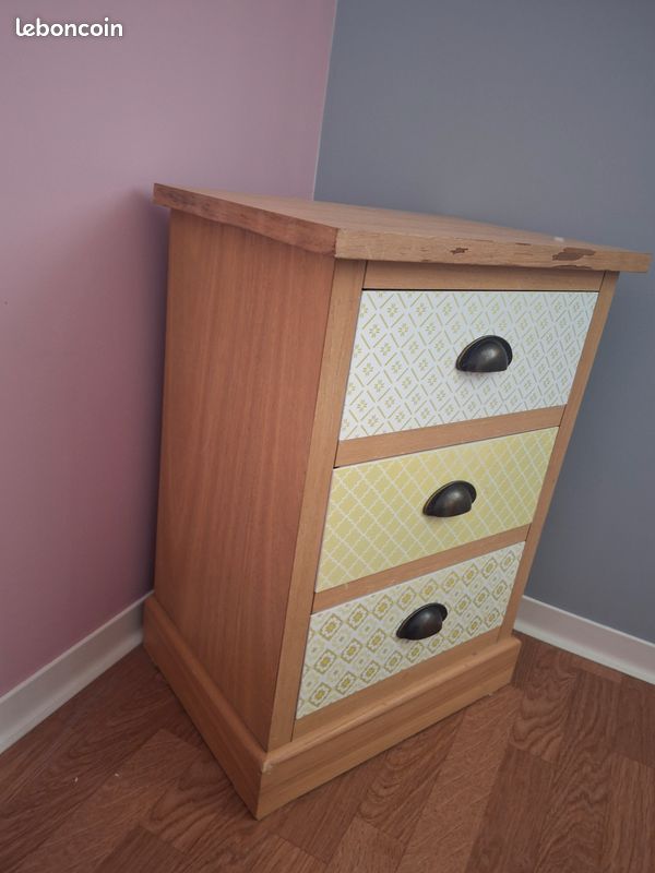 Meuble d’appoint (image 1)