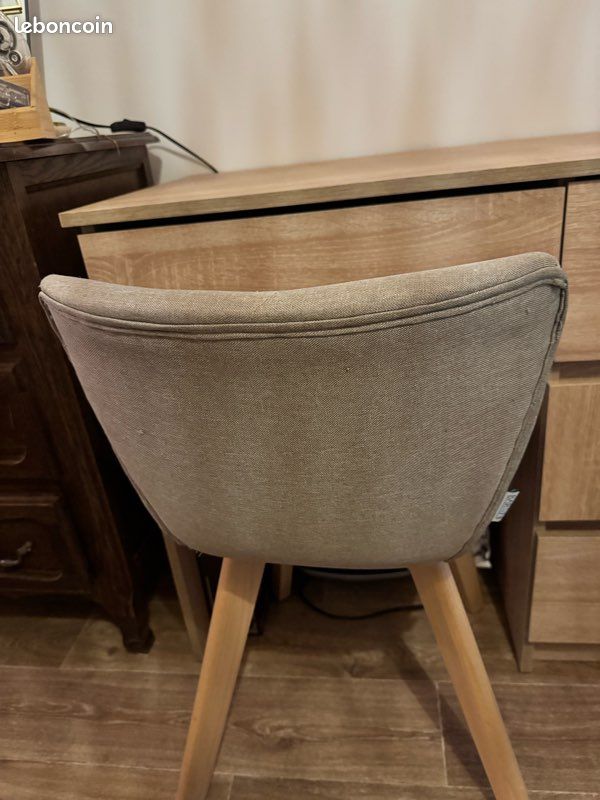 Bureau moderne avec chaise (image 9)