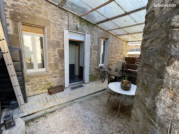 Captivating 4-7 Bedroom Village Home with Incredible B&B Potential