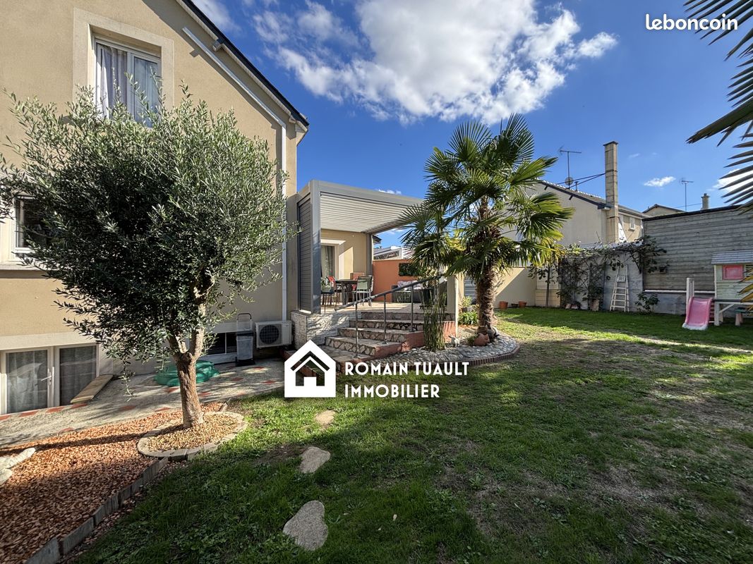 Maison 6 pièces 143 m² · à Ombrée d'Anjou · 143 m² · 263 000 €