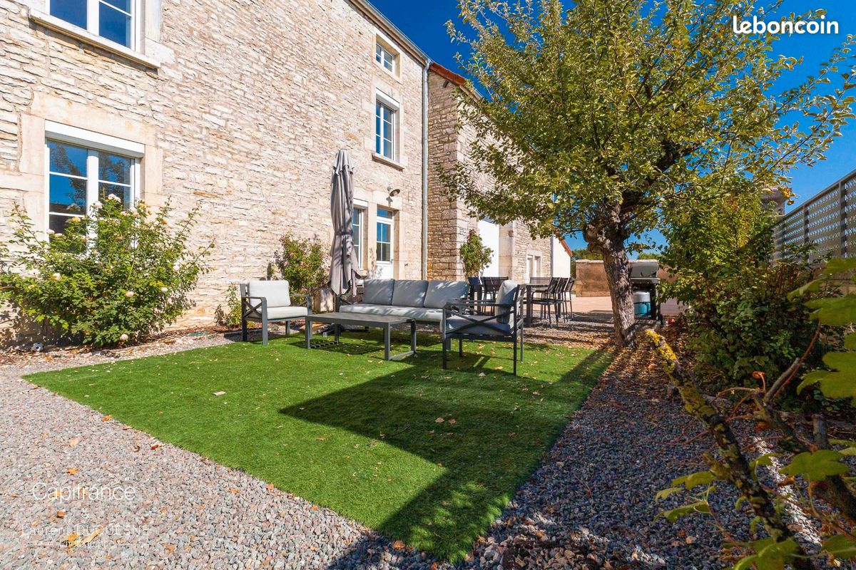 Maison 16 pièces 434 m² · à Lux · 434 m² · 900 000 €