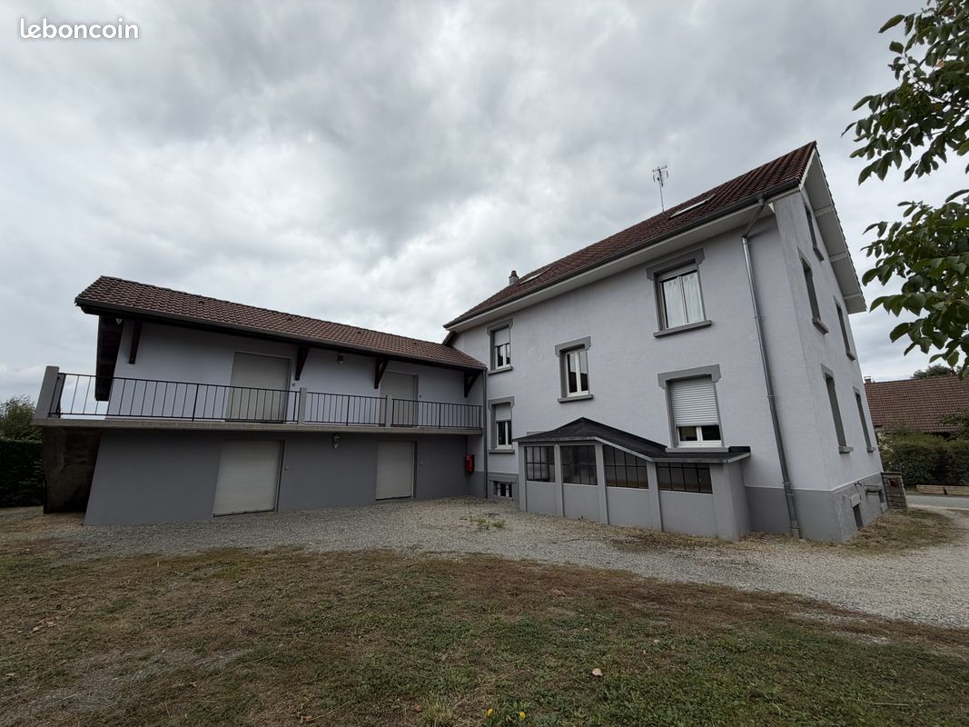Immeuble 320 m² · à Novillard · 320 m² · 255 000 €