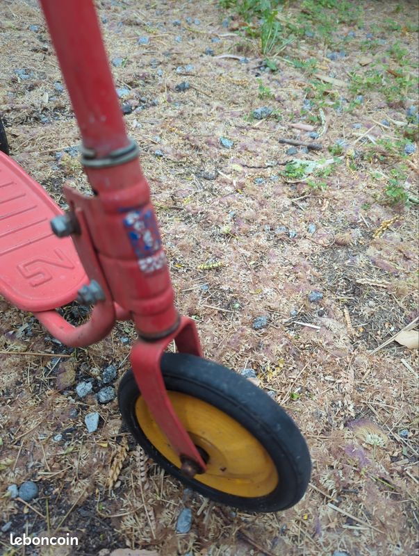Je vends une ancienne trottinette 3 roues vintage (image 4)