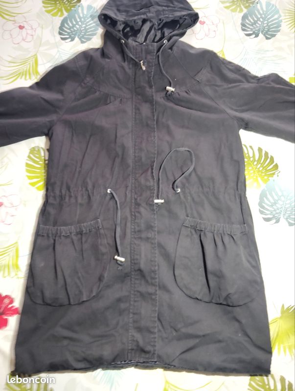 Veste à capuche noir blanche porte taille L Vêtements