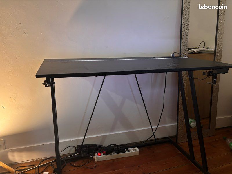 Bureau gamer avec leds intégrées (image 2)
