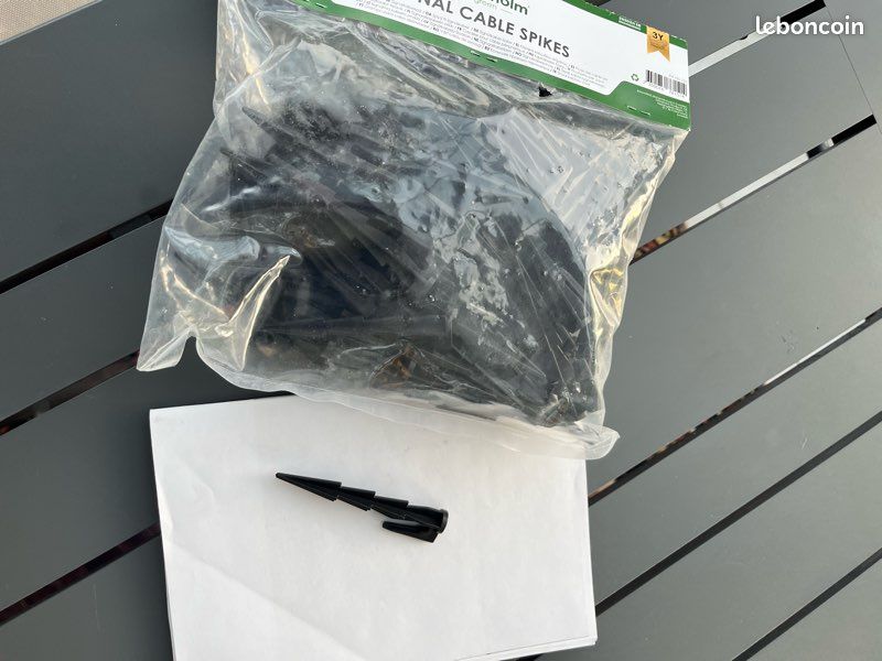 HOSSOM 100 Piquets Fixation Câble Tondeuse Robot - Crochets Plastique Noir Pour Délimitation Jardin