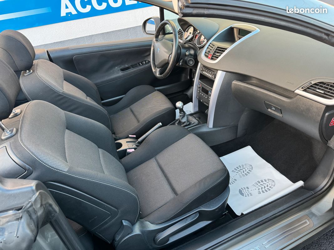 Peugeot 207 cc Cabriolet 1.6 HDi 110 CV Básico (image 8)