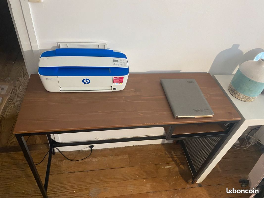 Vente d’un bureau minimaliste (image 1)