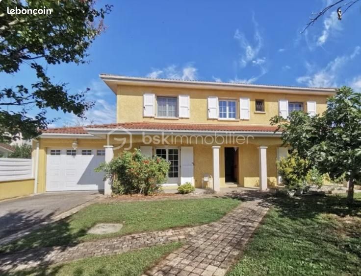 Maison 8 pièces 235 m² · à La Verpillière · 235 m² · 569 550 €