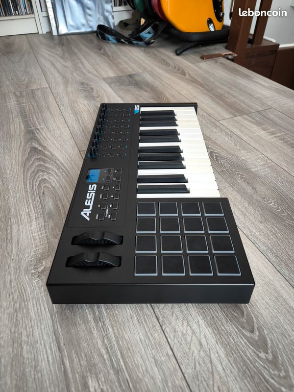 Alesis VI25 – Clavier maître USB-MIDI 25 touches, 16 pads, 8 potentiomètres assignables (image 3)