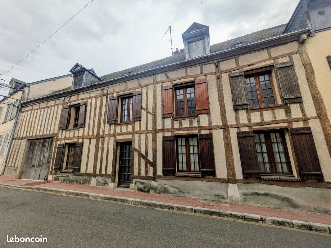 Maison 8 pièces 172 m² · à Ladon · 172 m² · 65 000 €