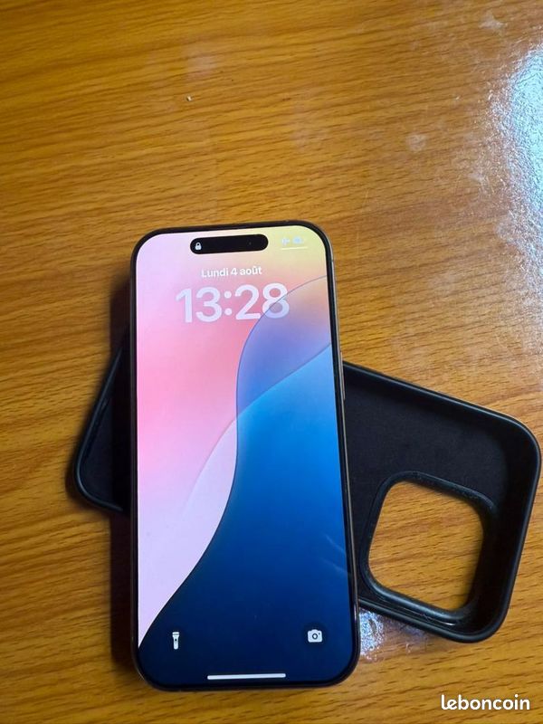 IPhone 16 pro couleur titane sable , 128g (image 4)