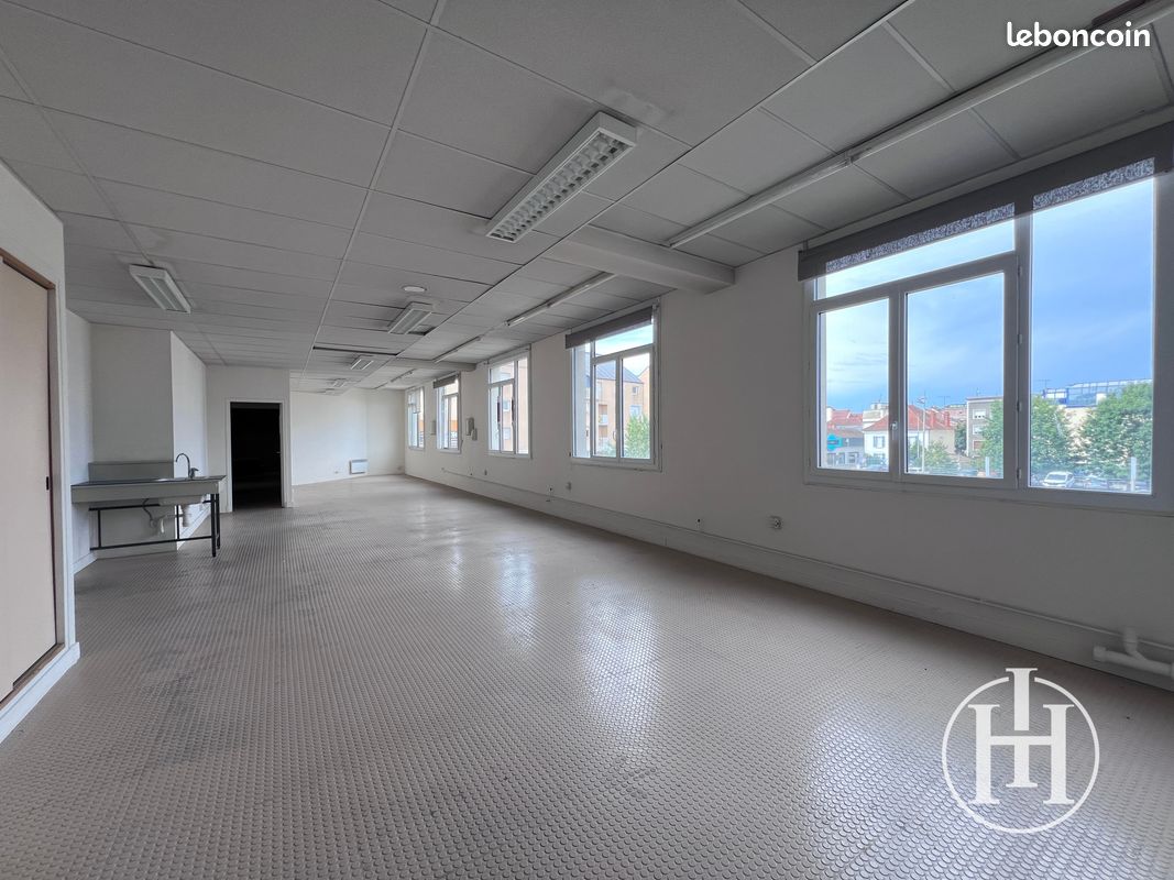Inconnu 580 m² Montluçon · 580 m² · 290 000 €