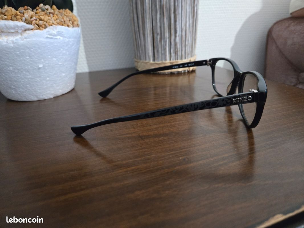 Lunettes Kenzo KZ-2212 - 01 - NOIR BRILLANT ET IMPRIMÉ NOIR (image 3)