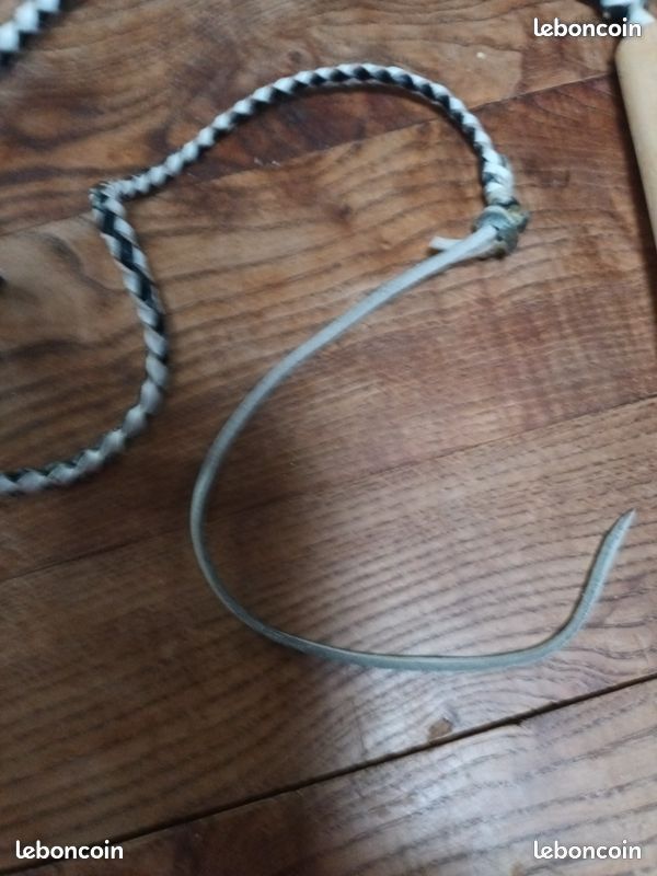 Fouet En Cuir Tressé – Longueur 1m95 – Noir – Bon état
