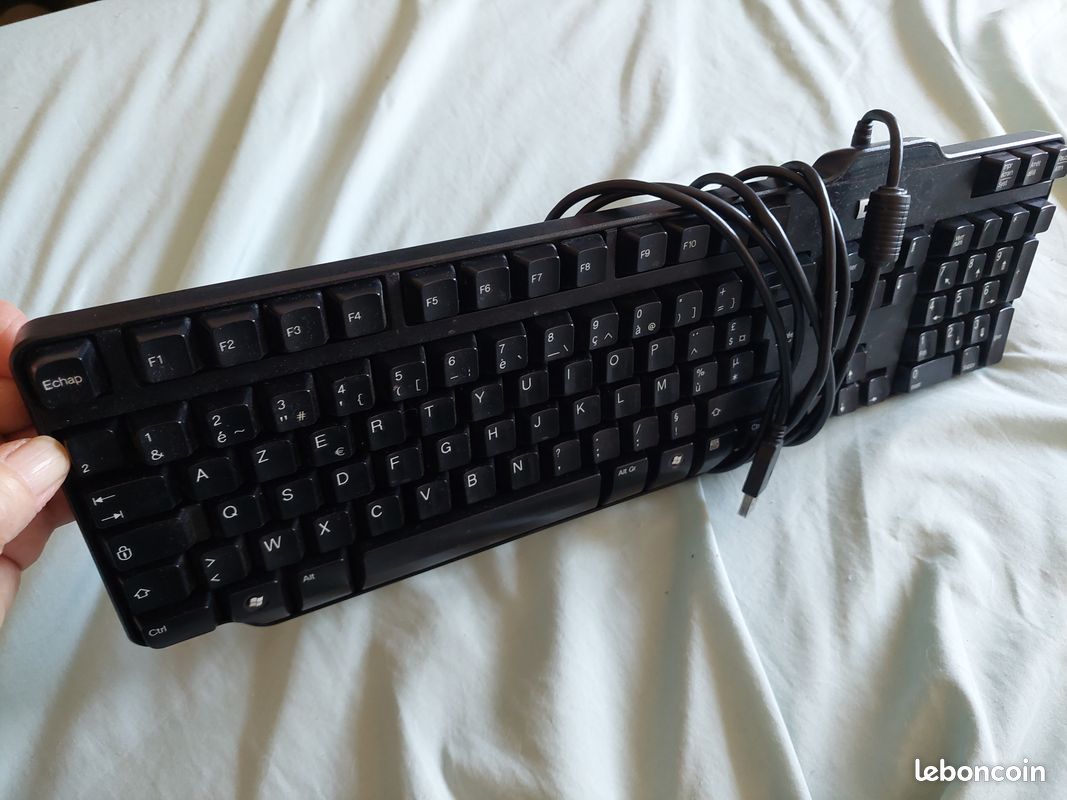 Clavier Dell - il est neuf ( Mais 1 pied manquant) (image 4)