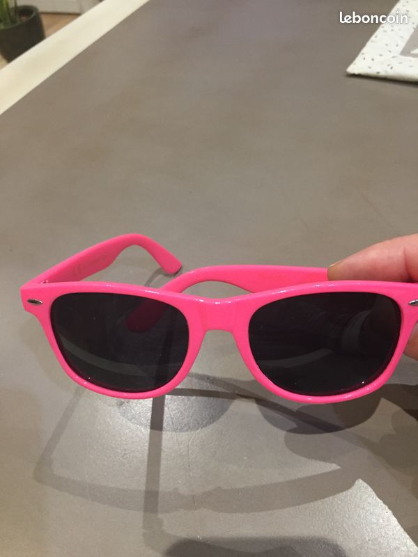 Lunettes de soleil adulte (image 1)
