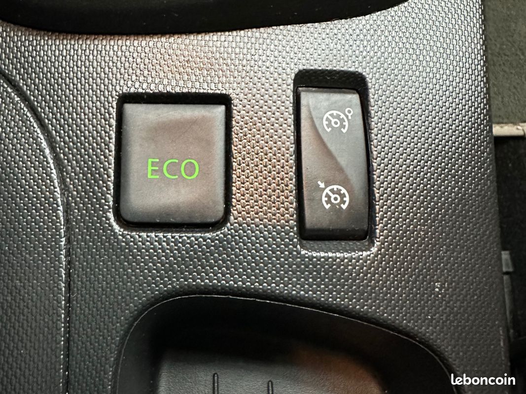 RENAULT CAPTUR TCe 120CV Intens EDC Garantie (image 17)