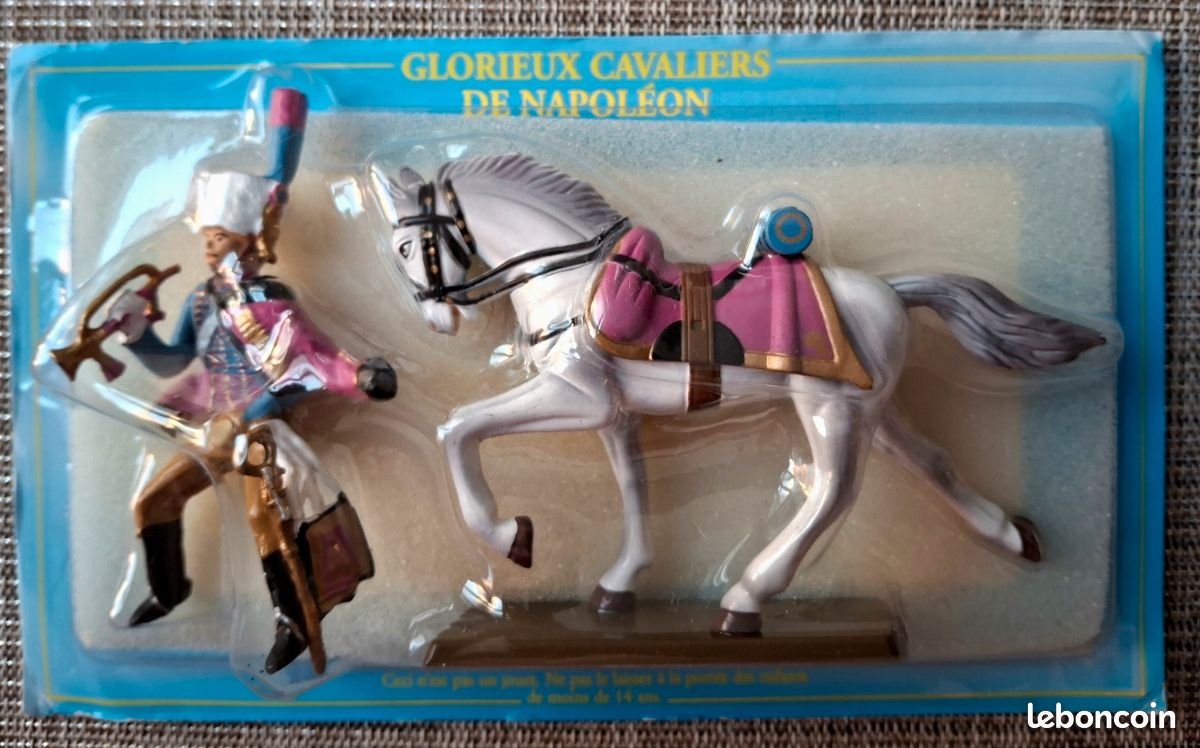 LOT DE 8 soldats et un cheval de plomb EUR 15,00 - FR