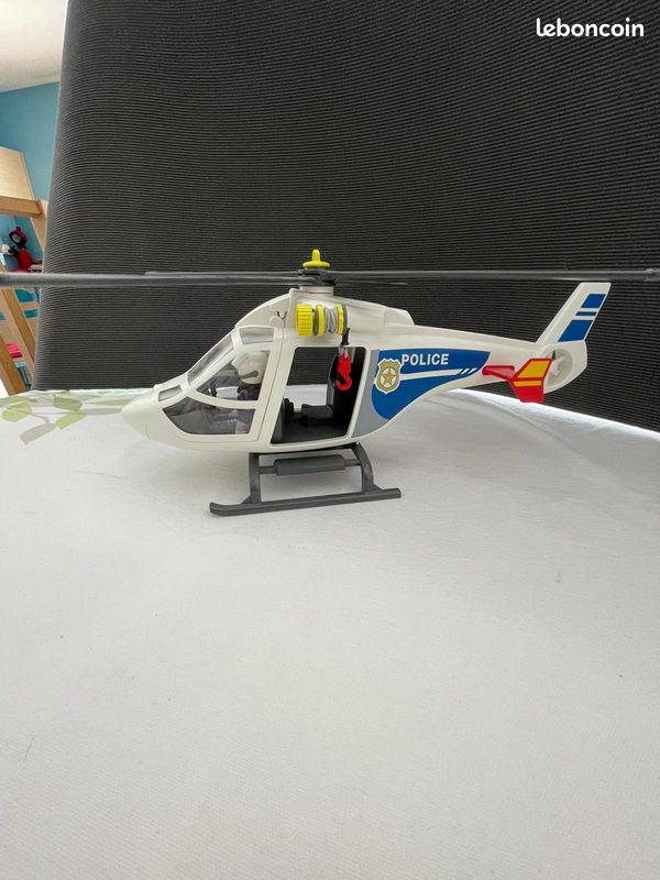 Un superbe hélicoptère de police playmobil (image 2)