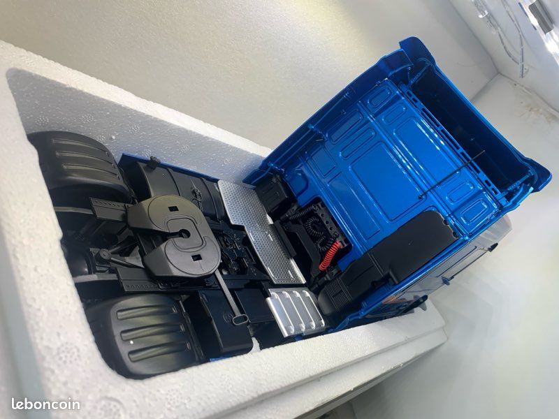 DAF XF SPACE cab bleue 2018 Premium classicXXS 1/18 (image 5)