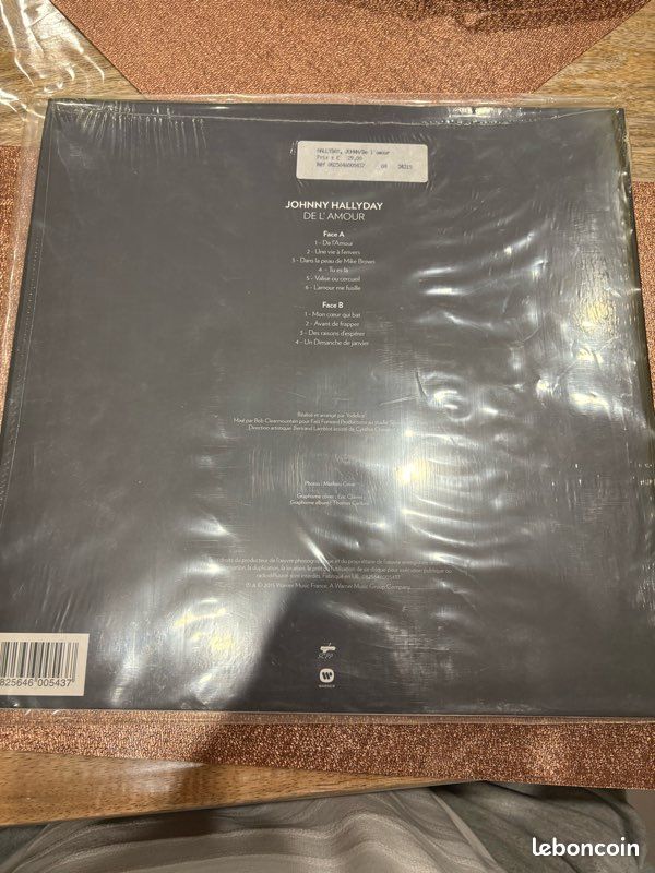 Vend vinyles Johnny Hallyday neuf sous blister . Faire proposition convenable (image 2)