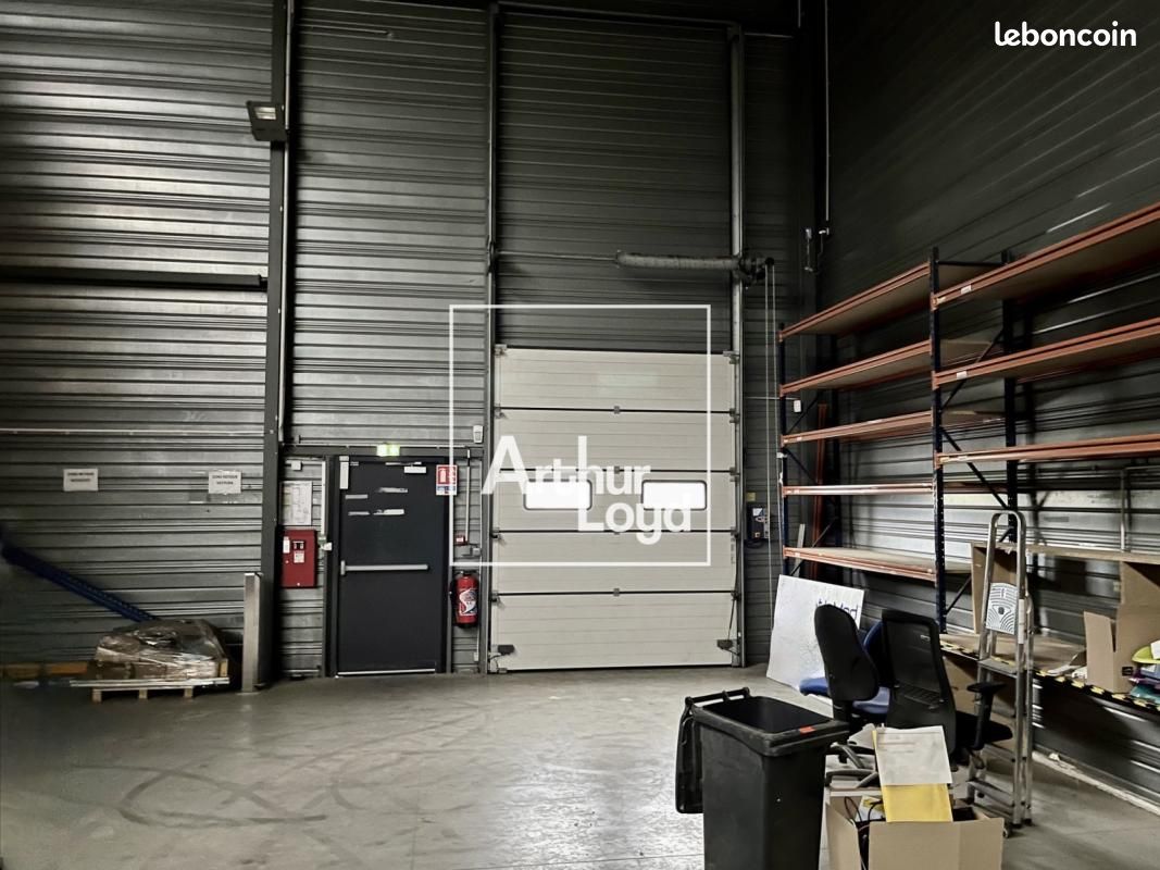 Local industriel 1 022 m² (image 9)