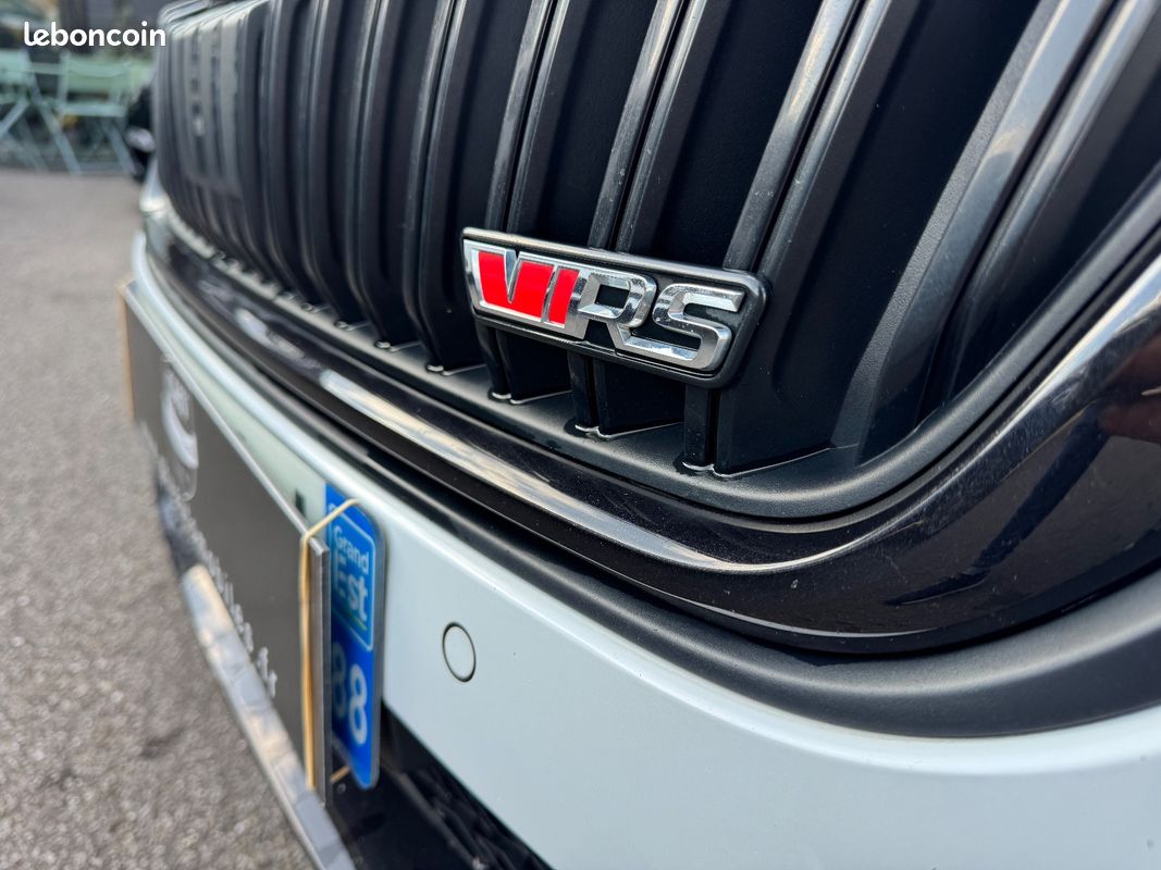 Skoda OCTAVIA COMBI RS 1,4L TSI PHEV IV 245CV BVA 1ère MAIN (image 14)